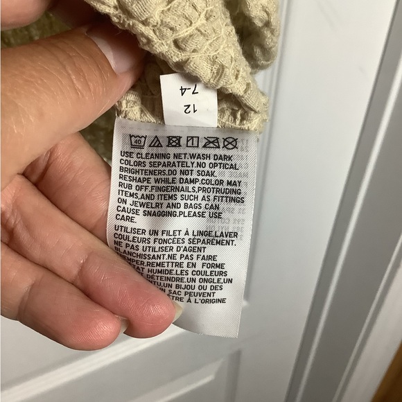 Uniqlo crinkle texture short sleeve top - Picture 9 of 9